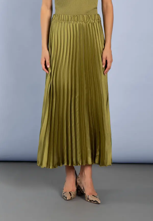 More & More Satin Plisséerock, soft moss green Super Rabatt
