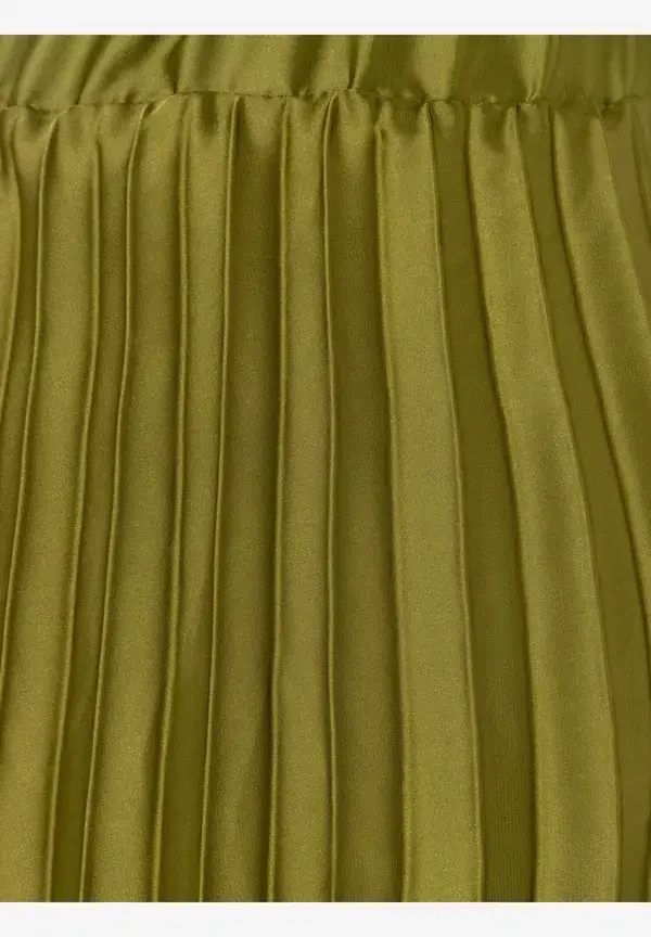 More & More Satin Plisséerock, soft moss green Super Rabatt