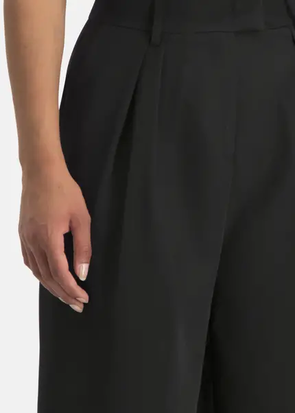 Nicowa Plain pleated trousers - RONICA in BLACKarticle number NC7A12038019E-002 Kauf eins, bekomm eins gratis