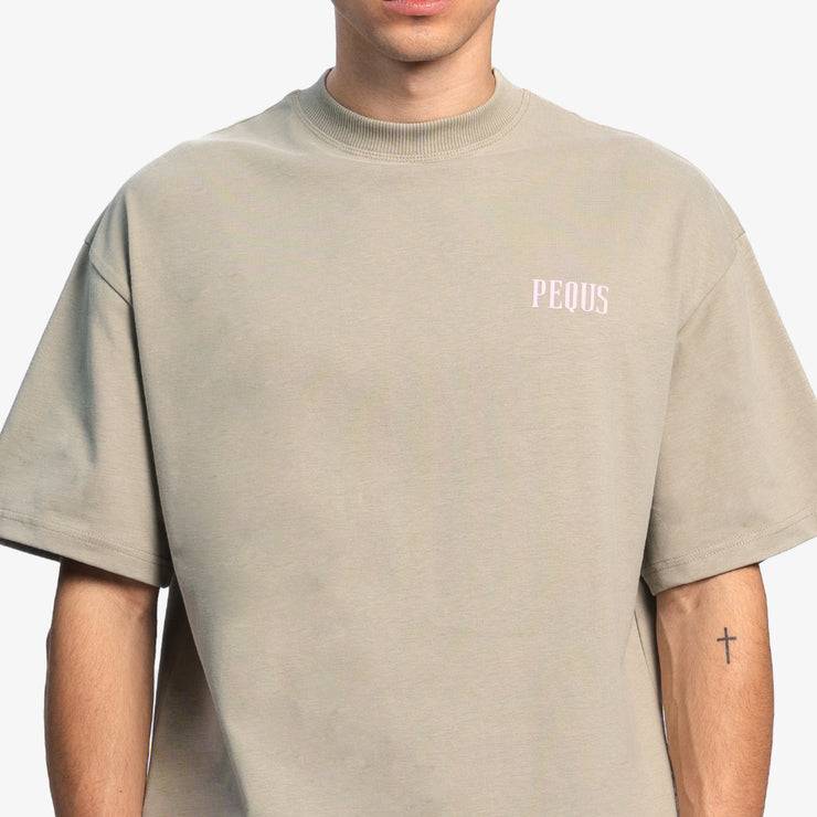 Pequs Chest Logo T-Shirt Valentinstagsangebot