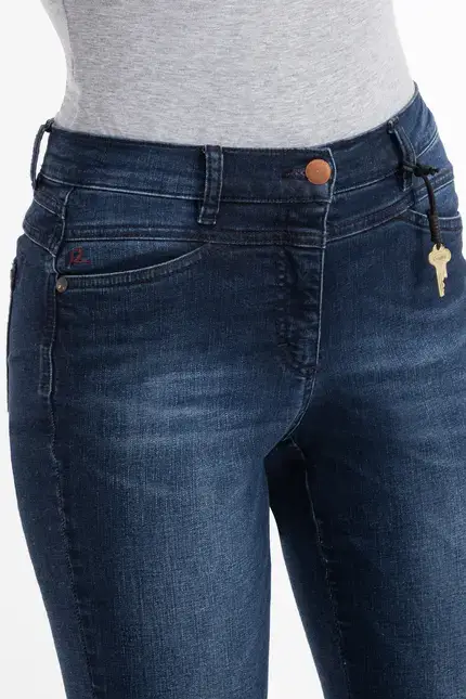 Recover Pants Powerstretch-Jeans Wiebke in DARK BLUE Artikelnummer REC-13343-01-U4079-499 Begrenzt auf 3 Tage