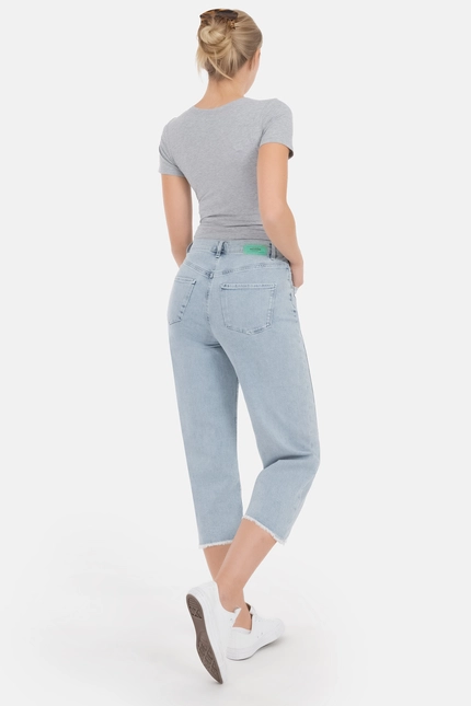 Recover Pants Conny, Relaxed-Fit Jeans mit raffiniertem Saum in bleached Artikelnummer REC-13389-01-4279-148 Angebote