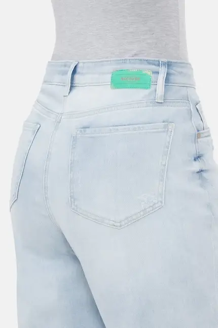 Recover Pants Gianna, Relaxed-Fit Jeans mit raffiniertem Verschluß in bleached Artikelnummer REC-13388-4279-103 Hotsell