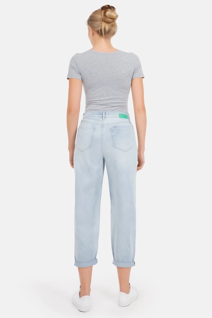 Recover Pants Gianna, Relaxed-Fit Jeans mit raffiniertem Verschluß in bleached Artikelnummer REC-13388-4279-103 Hotsell