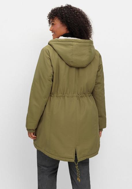 sheego Wattierte Jacke im Parka-Stil mit kuscheliger Kapuze - oliv sheego Zeitlich begrenztes Angebot