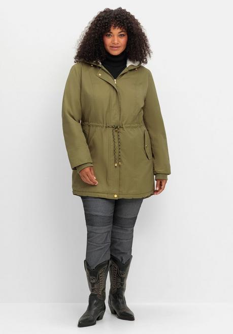 sheego Wattierte Jacke im Parka-Stil mit kuscheliger Kapuze - oliv sheego Zeitlich begrenztes Angebot
