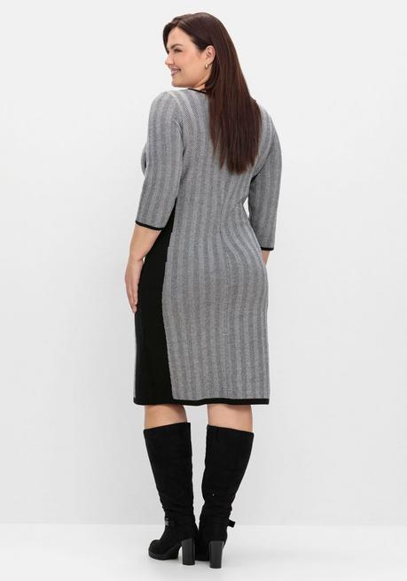 sheego Strickkleid im Fischgrätmuster, mit Kontrastdetails - schwarz-weiß sheego Tiefpreis