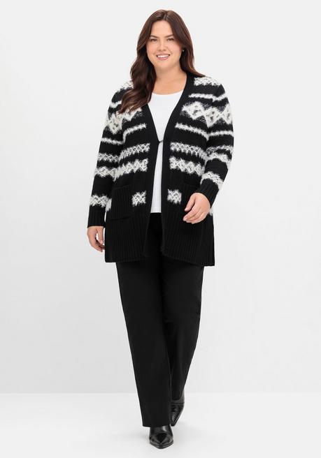 sheego Strickjacke mit Intarsienmuster aus Flauschgarn - schwarz gemustert sheego Nur noch ein Tag übrig