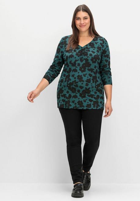 sheego Langarmshirt mit Blumendruck und V-Ausschnitt - tiefgrün gemustert sheego Begrenzt auf 3 Tage