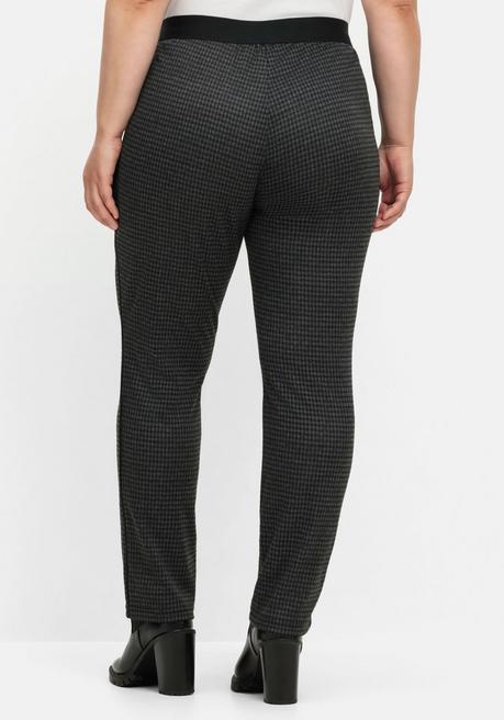 sheego Schmale Hose mit grafischem Muster und Stretchbund - schwarz gemustert sheego im Angebot