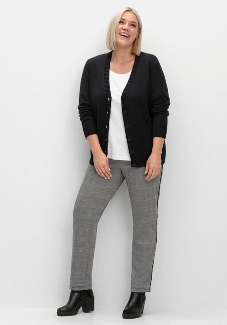 sheego Strickjacke mit V-Ausschnitt und Knöpfen, tailliert - schwarz sheego Rabatt