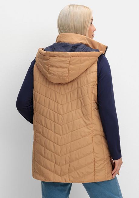 sheego Steppweste mit Kapuze und Kontrastdetails - camelfarben sheego Online Outlet