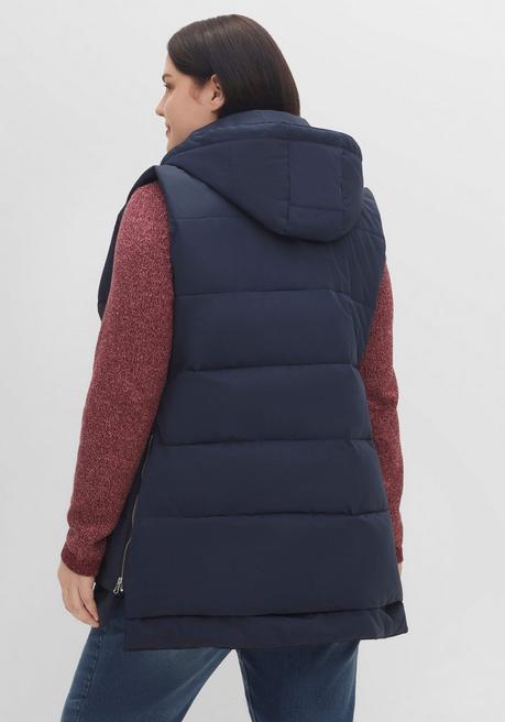 sheego Lange Steppweste im Lagenlook, mit Kapuze - nachtblau sheego 50% Rabatt mit kostenlosem Versand